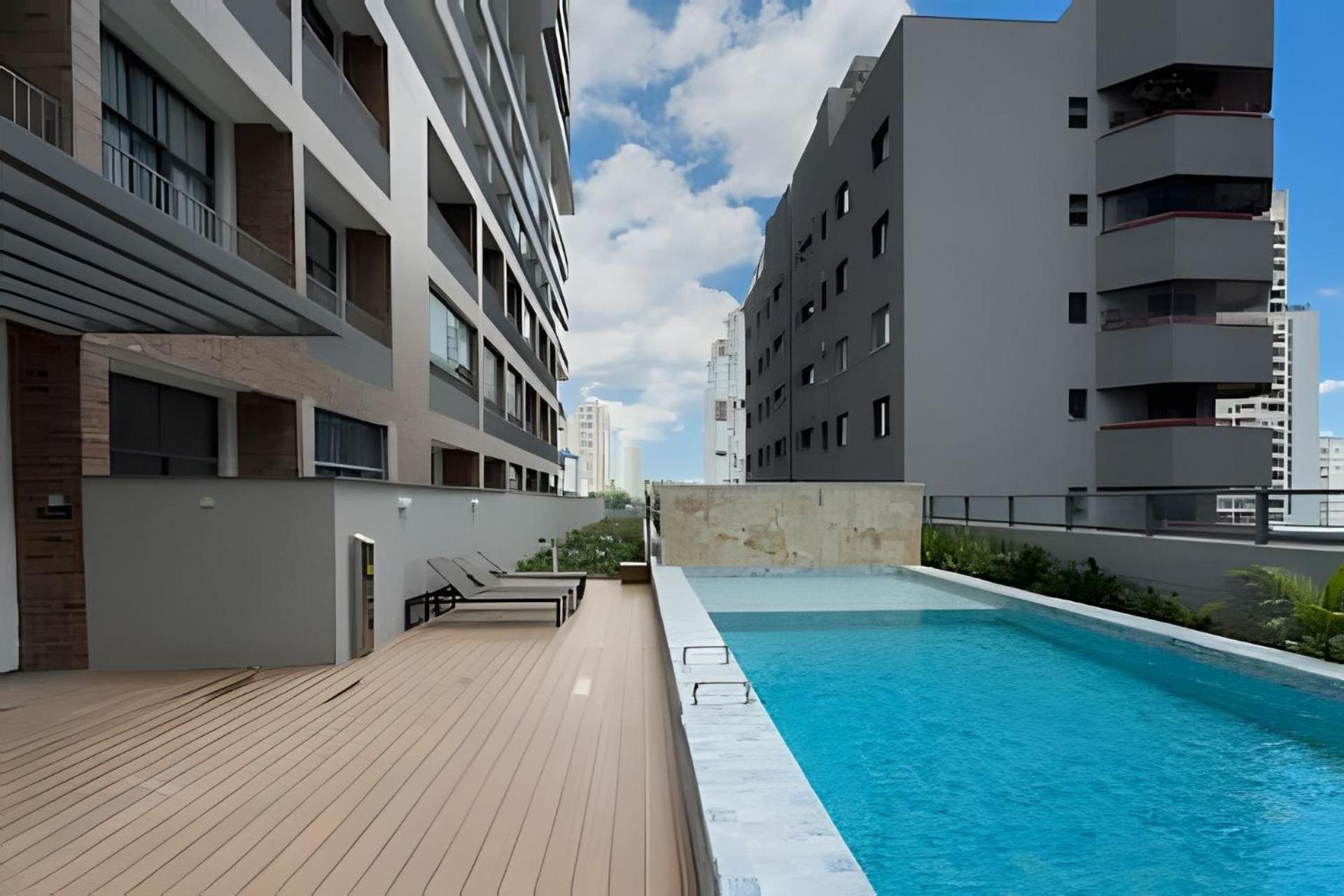 Zainalofts7 Brooklin - 500m Metro 317 Brook By